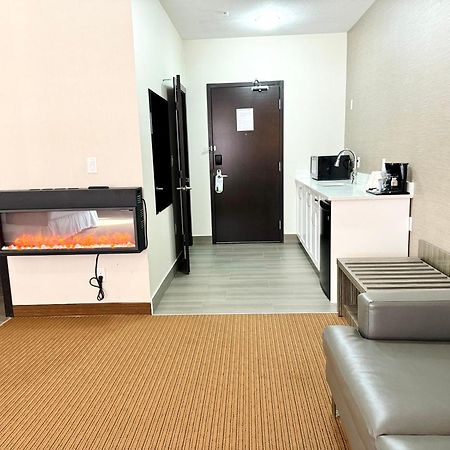 Southfort Inn Fort Saskatchewan Экстерьер фото
