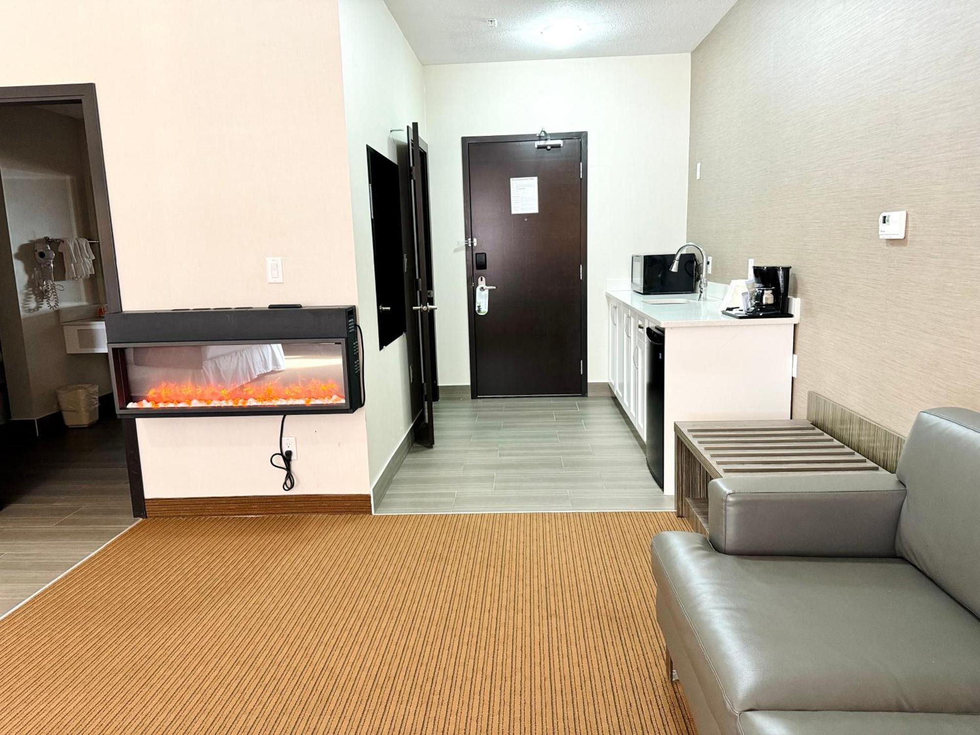 Southfort Inn Fort Saskatchewan Экстерьер фото