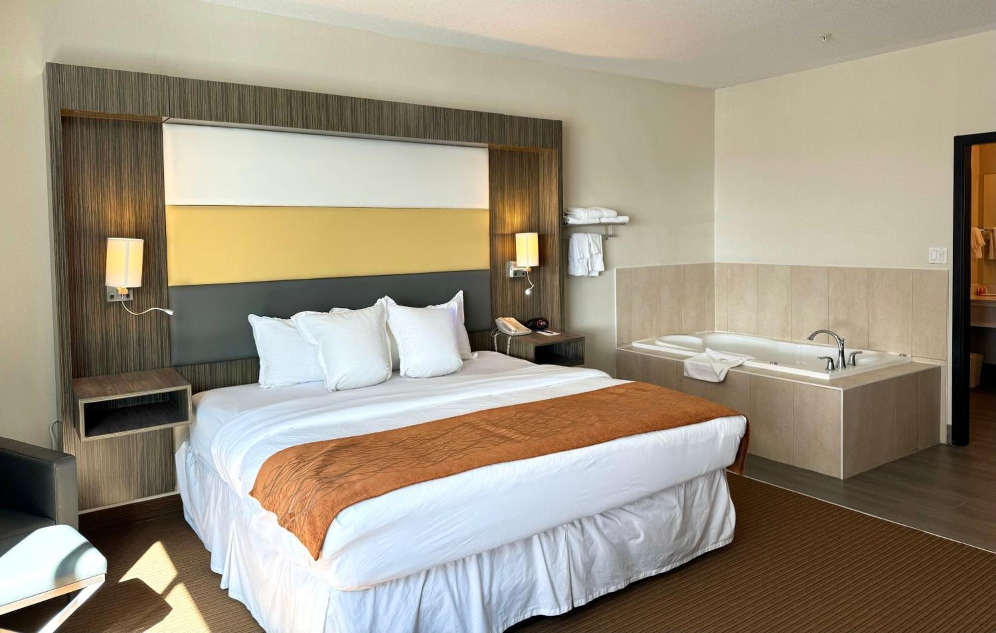 Southfort Inn Fort Saskatchewan Экстерьер фото