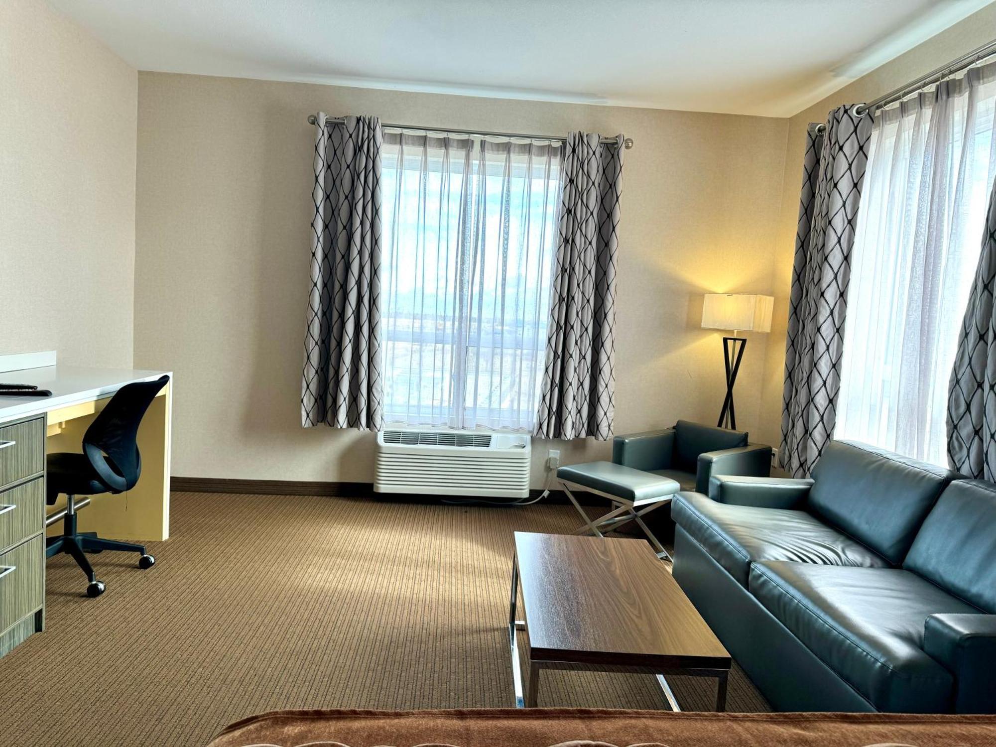 Southfort Inn Fort Saskatchewan Экстерьер фото