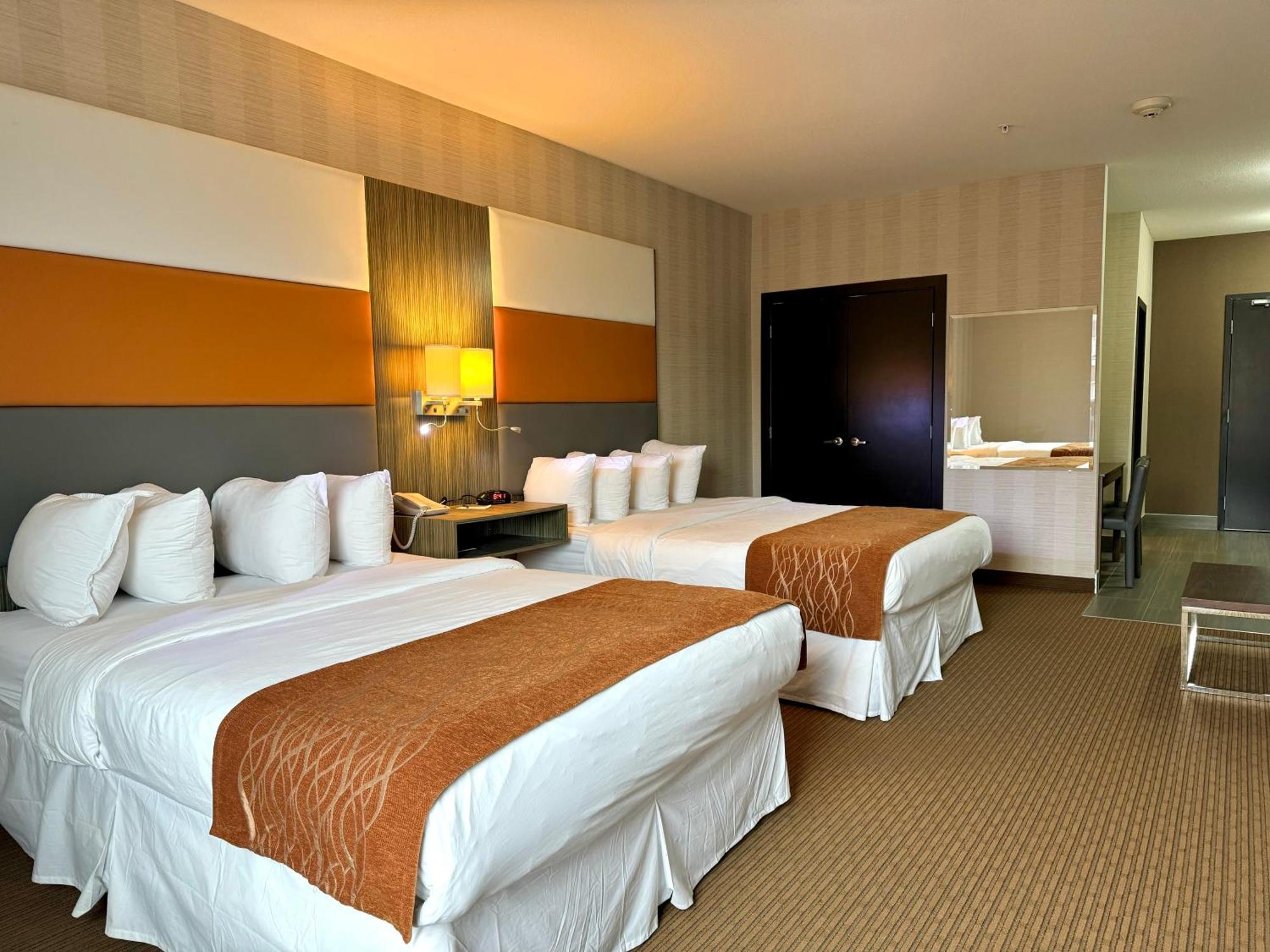 Southfort Inn Fort Saskatchewan Экстерьер фото