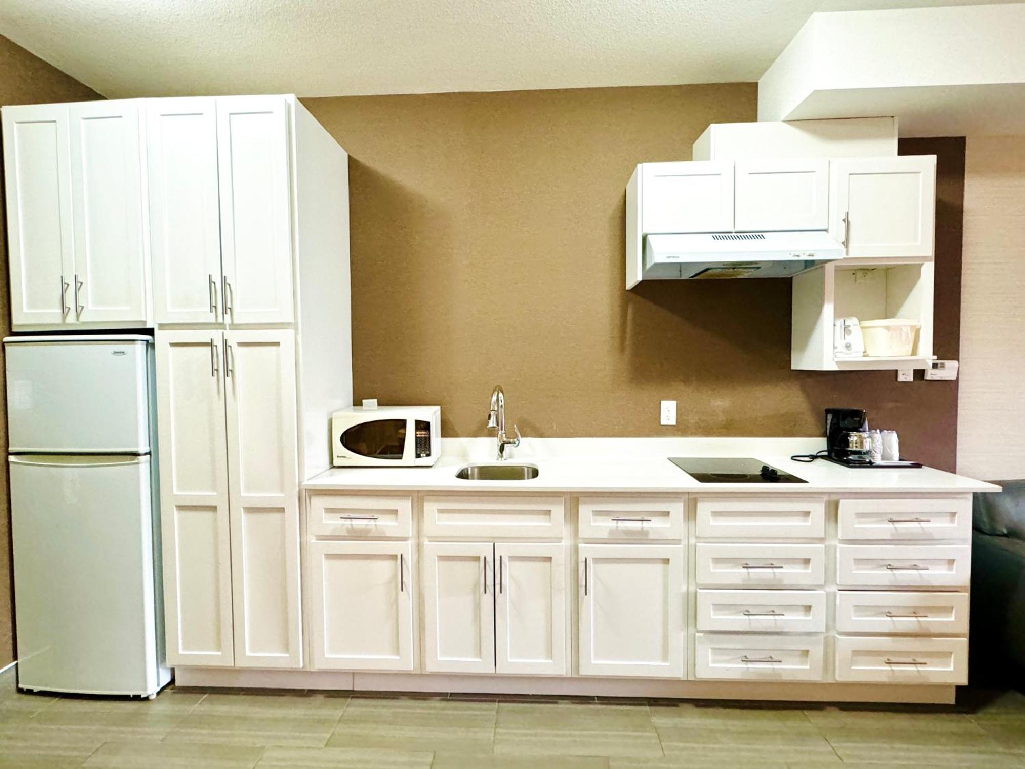 Southfort Inn Fort Saskatchewan Экстерьер фото