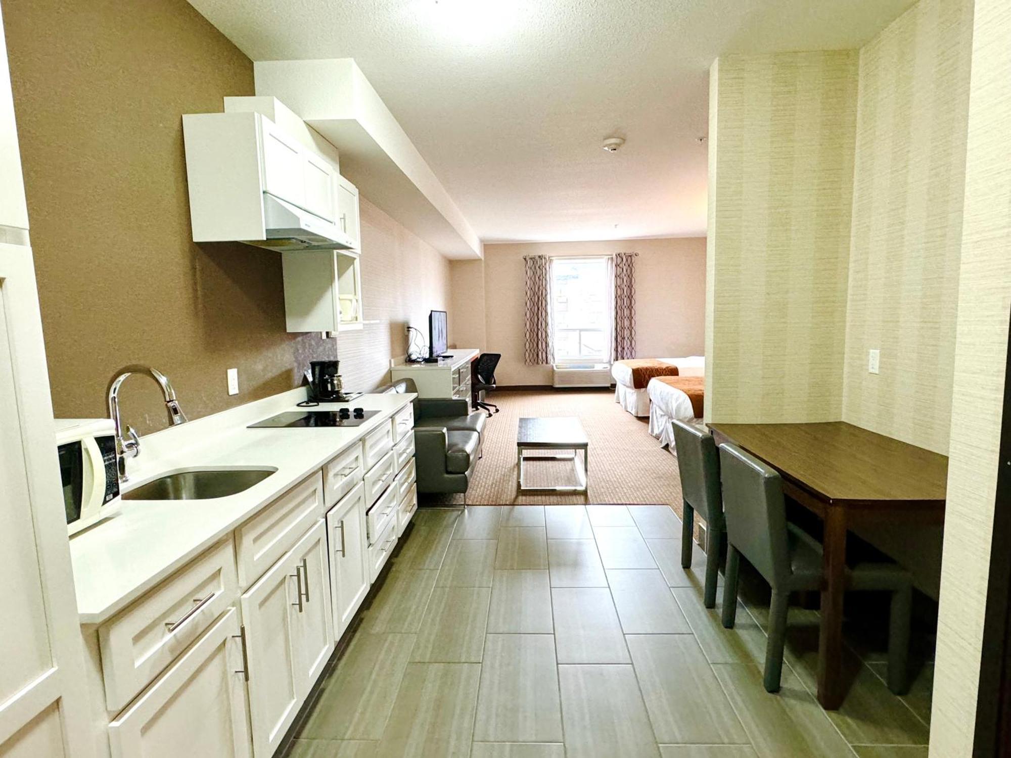 Southfort Inn Fort Saskatchewan Экстерьер фото