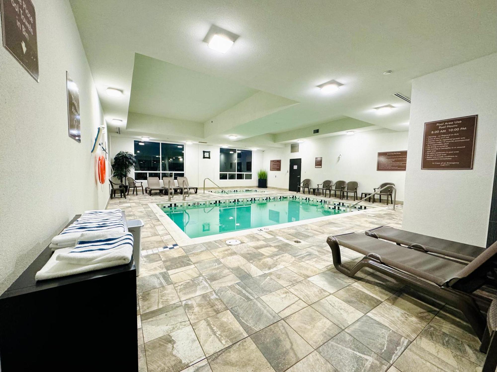 Southfort Inn Fort Saskatchewan Экстерьер фото