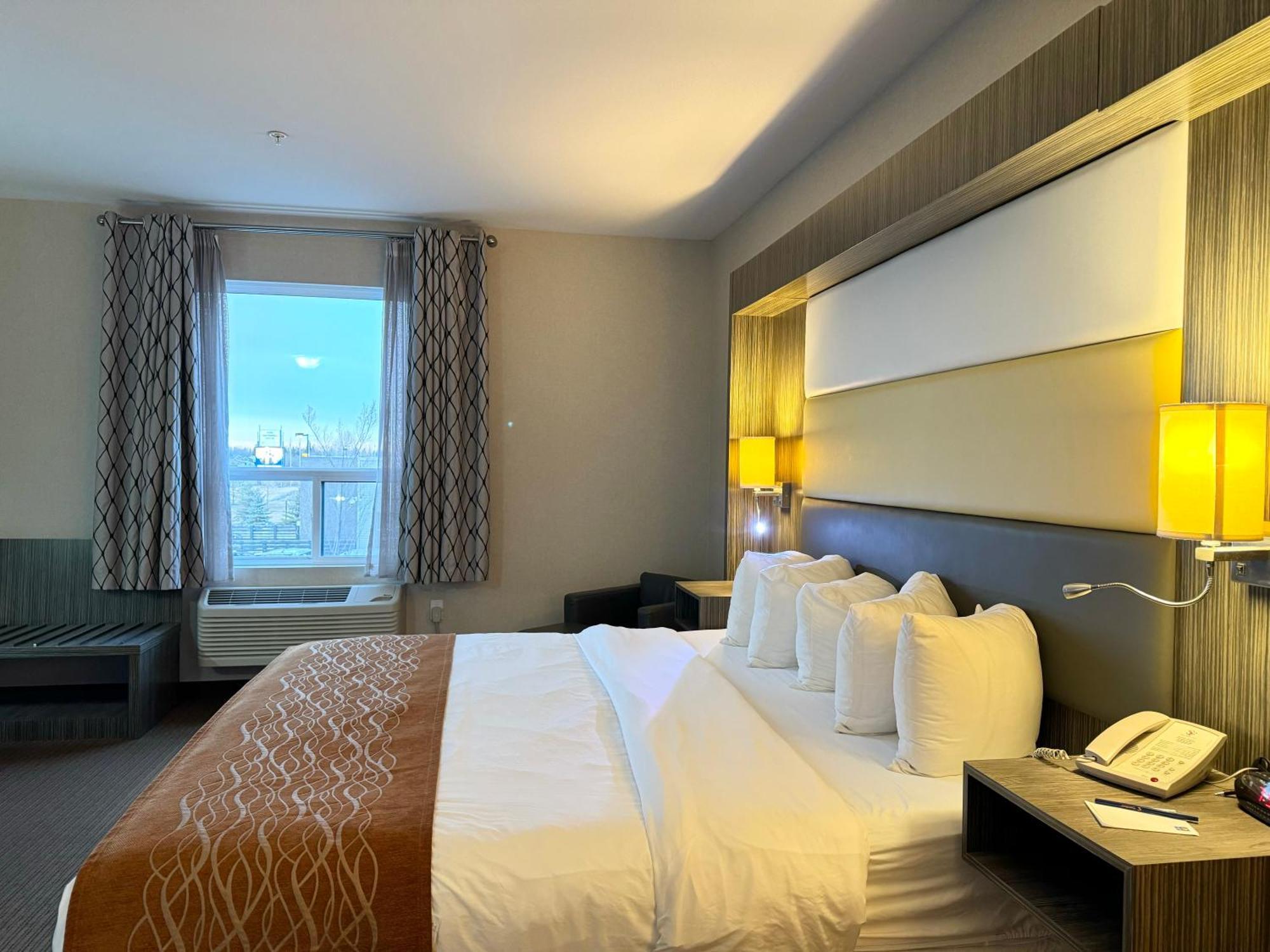 Southfort Inn Fort Saskatchewan Экстерьер фото