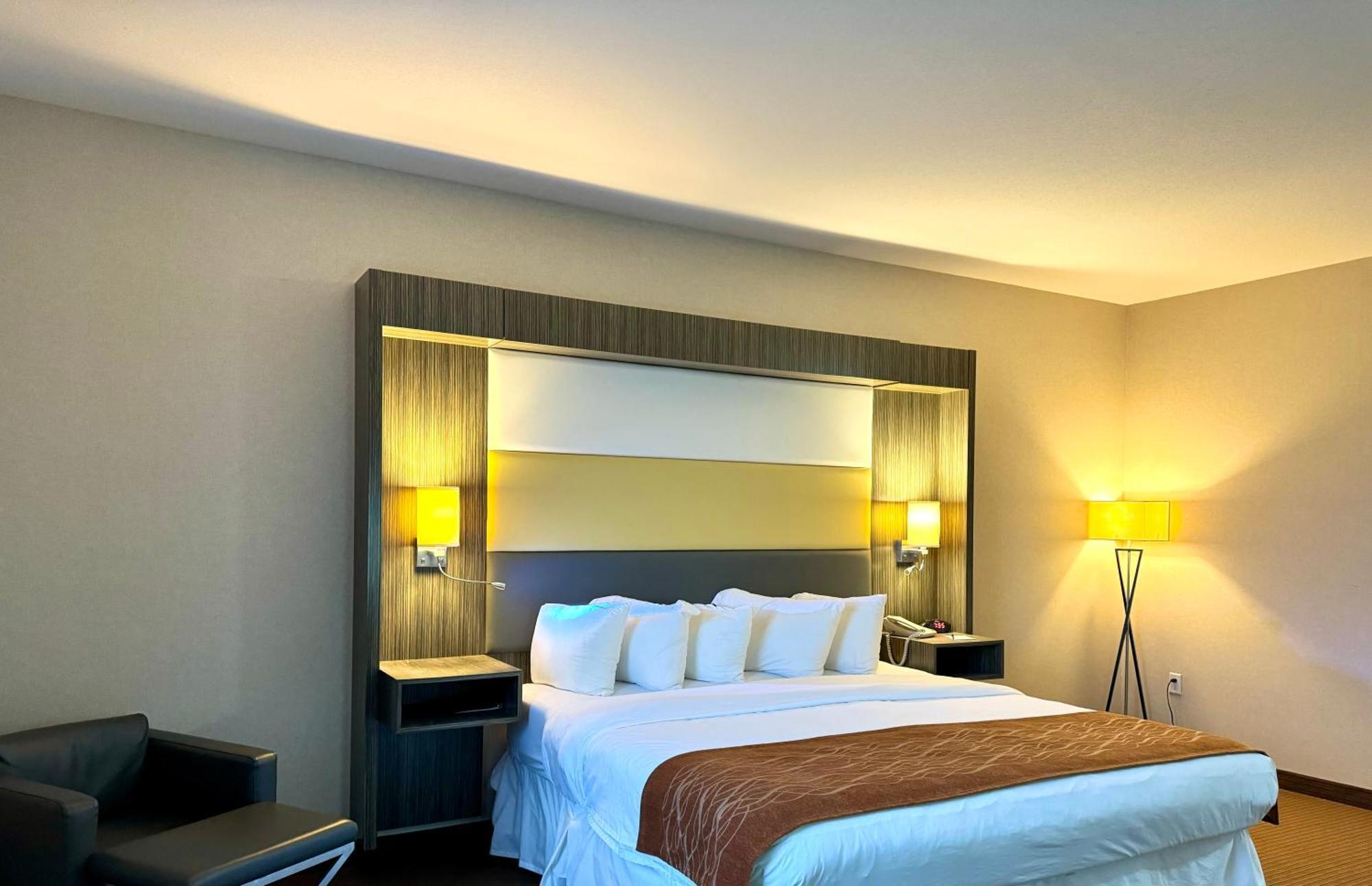 Southfort Inn Fort Saskatchewan Экстерьер фото