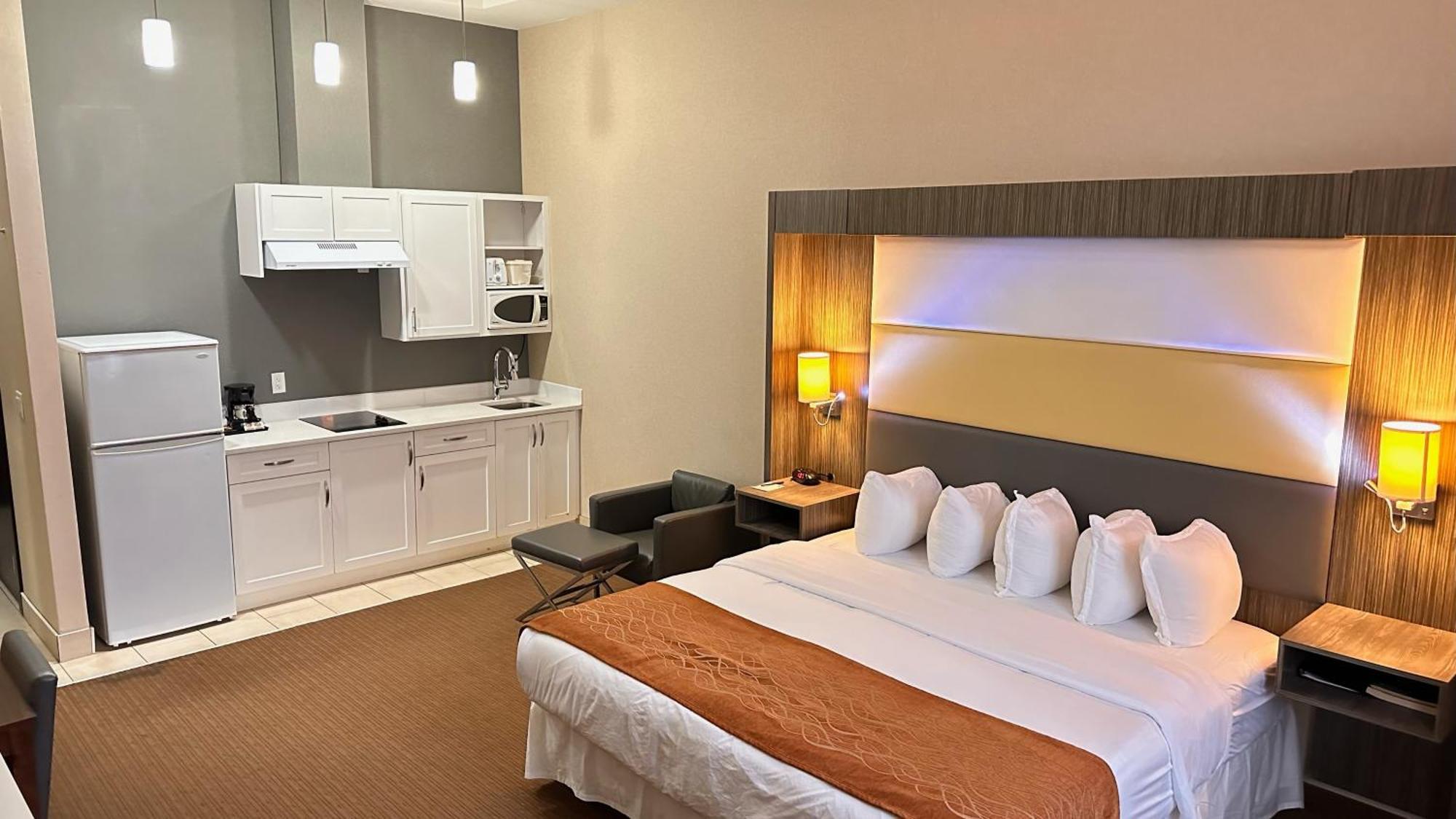 Southfort Inn Fort Saskatchewan Экстерьер фото